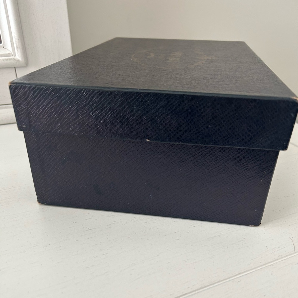 Prada Black Shoe Box with Gold Logo - Picture 7 of 7